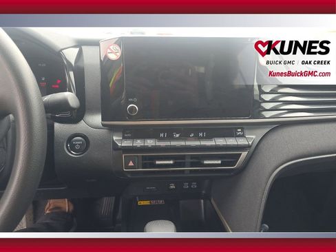 Used 2025 Toyota Camry Hybrid image 3