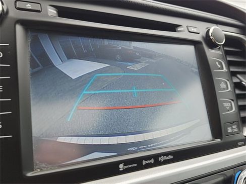 Used 2018 Toyota Highlander XLE image 23