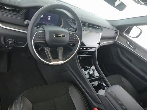New 2026 Jeep Grand Cherokee Altitude AWD/4WD image 17