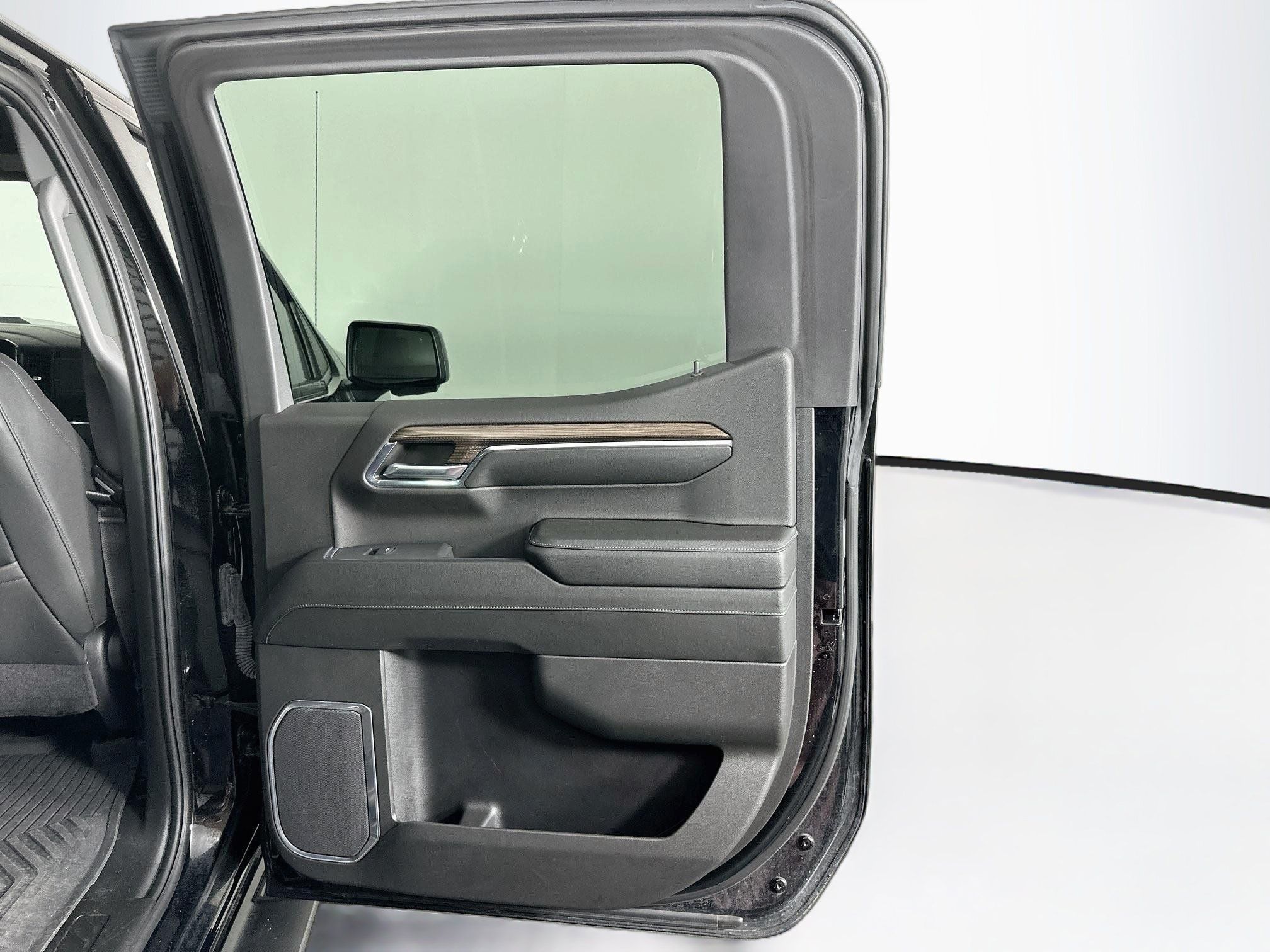 Used 2024 Chevrolet Silverado 1500 LT Trail Boss w/ Convenience Package II AWD/4WD image 30