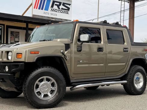 Used 2005 HUMMER H2 SUT w/ Preferred Equipment Group AWD/4WD image 1