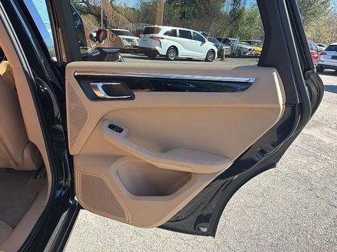 Used 2015 Porsche Macan S image 16