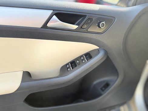Used 2013 Volkswagen Jetta SE image 15