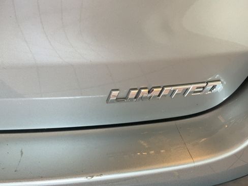 Used 2019 Toyota Highlander Limited FWD image 55