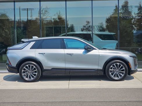 New 2026 Cadillac Lyriq Sport AWD/4WD image 6