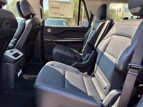New 2025 Lincoln Navigator Reserve AWD/4WD image 9