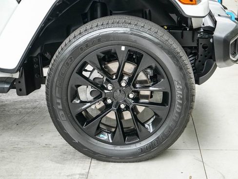 Used 2023 Jeep Wrangler Unlimited Sahara AWD/4WD image 10