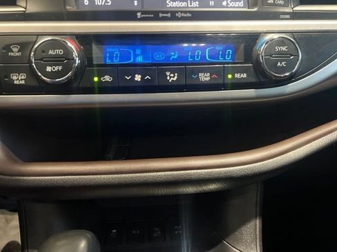 Used 2019 Toyota Highlander XLE AWD/4WD image 26