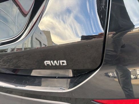 Used 2023 Chevrolet Equinox LS image 9