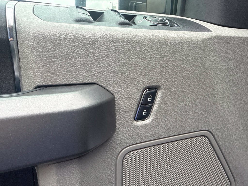 Used 2017 Ford F250 XLT w/ XLT Value Package AWD/4WD image 9