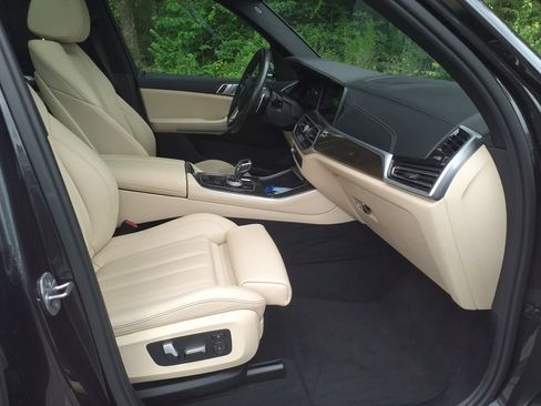 Used 2022 BMW X5 xDrive40i w/ Executive Package AWD/4WD image 10