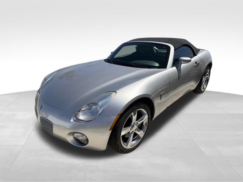 Used 2007 Pontiac Solstice Convertible w/ Premium Package RWD image 1