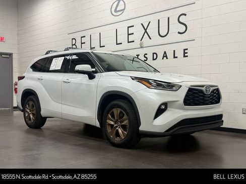 Used 2022 Toyota Highlander Bronze Edition image 1