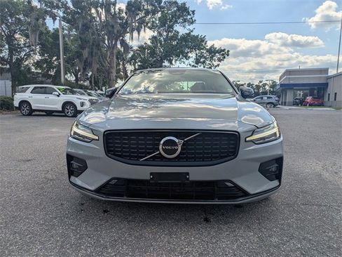 Used 2024 Volvo S60 B5 Core image 9