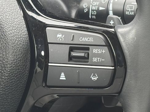 Used 2025 Honda Pilot Touring image 13