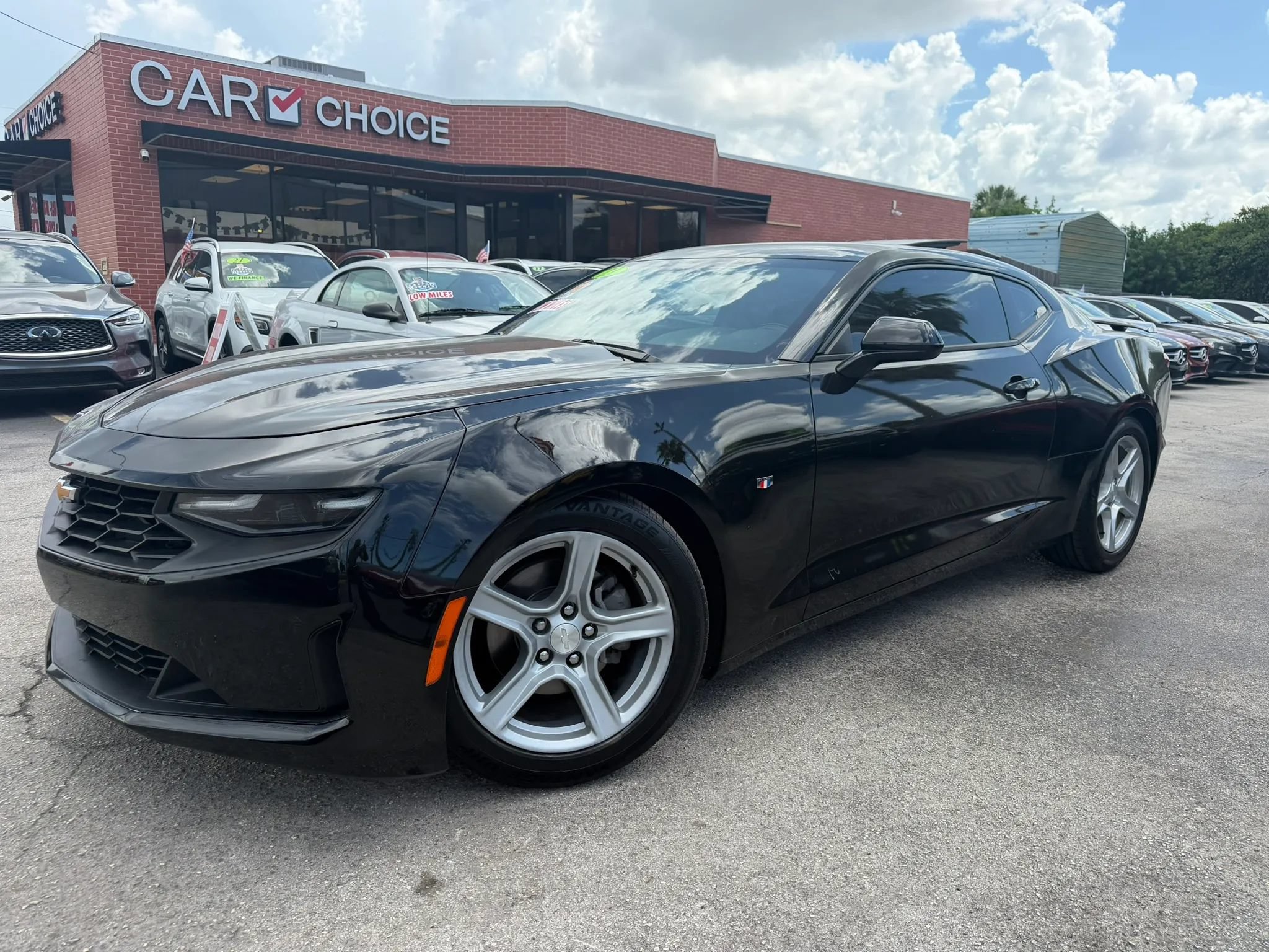 Used 2023 Chevrolet Camaro LT RWD image 1