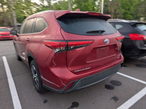 Used 2023 Toyota Highlander XLE image 5