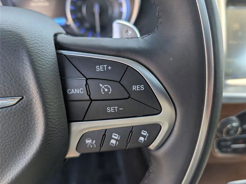 Used 2016 Chrysler 300 C Platinum w/ Safetytec Plus Group AWD/4WD image 27