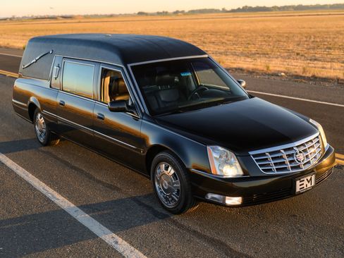 Used 2009 Cadillac DTS Hearse FWD image 71
