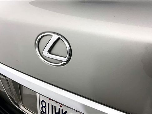 Used 2021 Lexus LX 570 4WD w/ 3rd Row & Luxury Pkg image 29