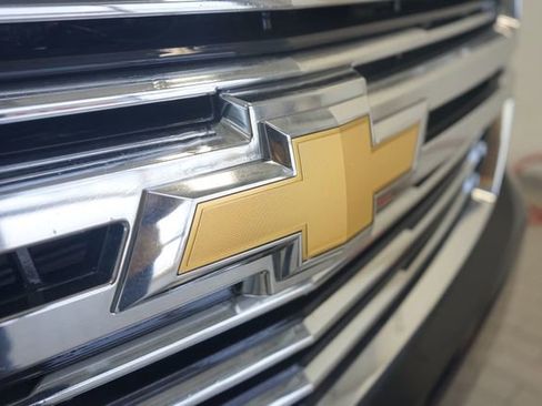 Used 2017 Chevrolet Suburban Premier image 20