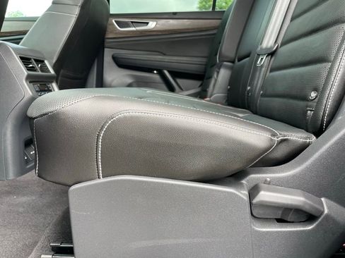 Used 2024 Volkswagen Atlas SEL AWD/4WD image 40