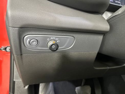 Used 2022 Buick Envision Essence w/ Safety Package image 19