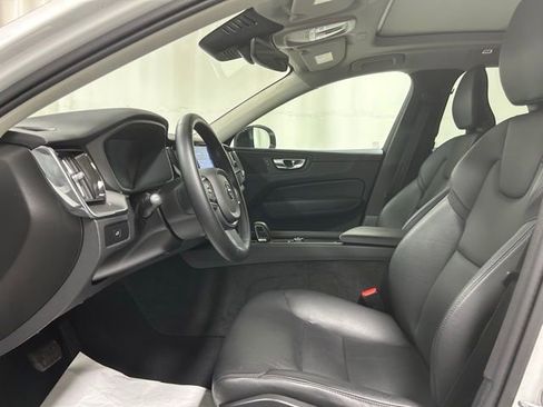 Used 2025 Volvo XC60 B5 Plus AWD/4WD image 10