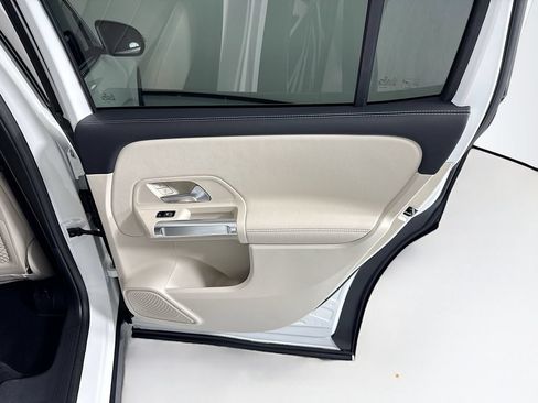 Used 2025 Mercedes-Benz GLB 250 image 27