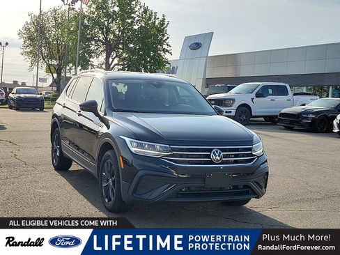 Used 2024 Volkswagen Tiguan SE AWD/4WD image 1