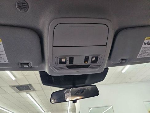 Used 2020 Ford Explorer XLT image 24