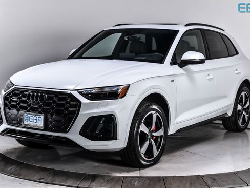 Used 2024 Audi Q5 2.0T Prestige w/ Prestige Package image 2