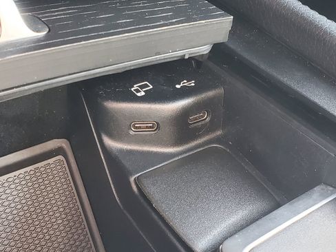 Used 2022 Mercedes-Benz GLE 350 w/ Premium Package image 29