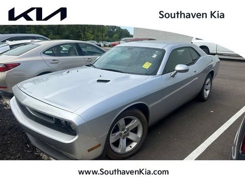 Used 2012 Dodge Challenger SXT RWD image 1