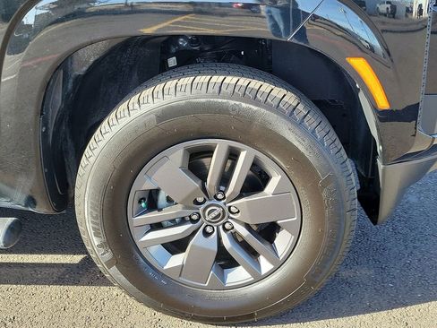 Used 2025 Nissan Frontier SV image 5