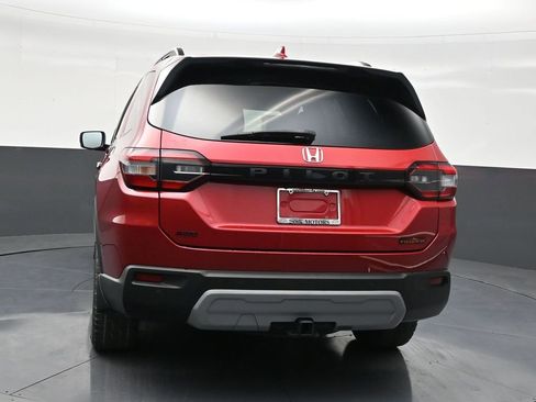 Used 2023 Honda Pilot TrailSport image 4