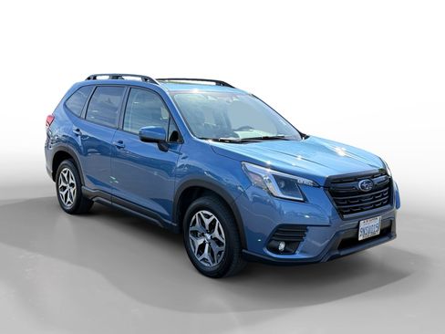 Used 2024 Subaru Forester Premium image 7