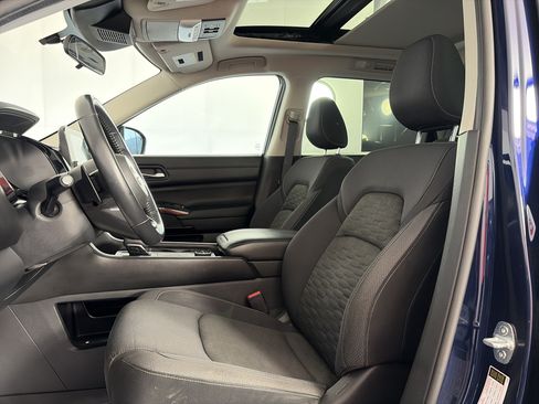 Used 2022 Nissan Pathfinder SV w/ SV Premium Package AWD/4WD image 6
