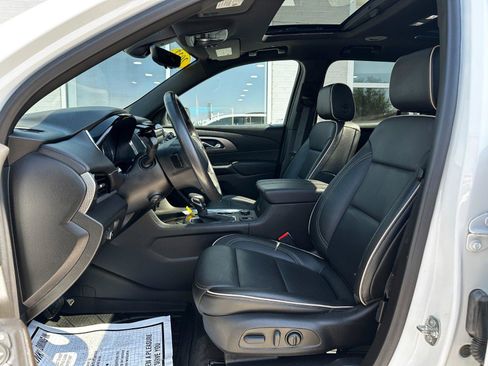 Used 2022 Chevrolet Traverse Premier w/ Redline Edition image 8