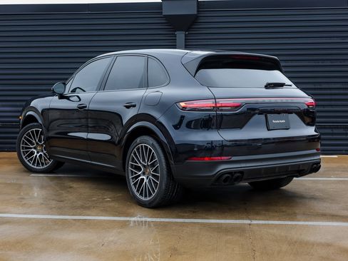 Certified 2022 Porsche Cayenne E-Hybrid image 3