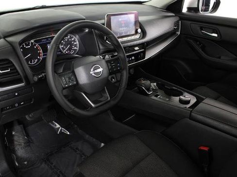 Certified 2025 Nissan Rogue SV image 18