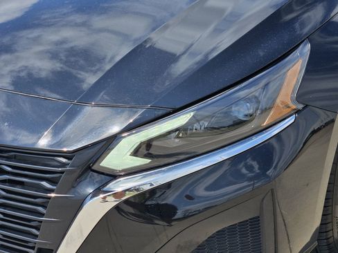 Used 2024 Nissan Altima 2.5 SV FWD image 11