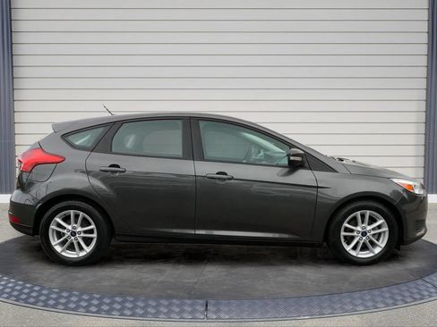 Used 2018 Ford Focus SE w/ Cold Weather Package FWD image 8