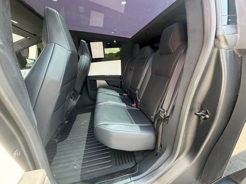 Used 2024 Tesla Cybertruck AWD Crew Cab image 38