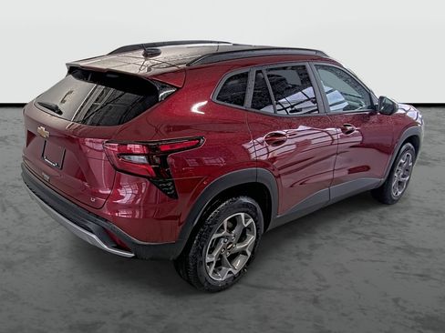 Used 2025 Chevrolet Trax LT w/ Driver Confidence Package image 14