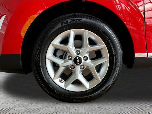 Used 2025 Kia Soul LX w/ LX Technology Package FWD image 30