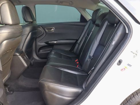 Used 2016 Toyota Avalon XLE Premium image 9