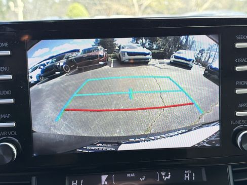 Used 2022 Toyota Sienna XLE image 28