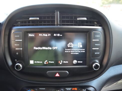 Used 2025 Kia Soul LX w/ LX Technology Package FWD image 46