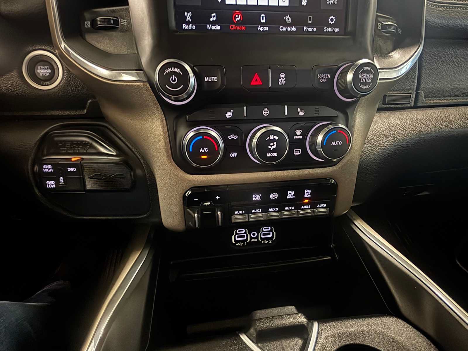 Used 2021 RAM 2500 Laramie w/ Snow Chief Group AWD/4WD image 14